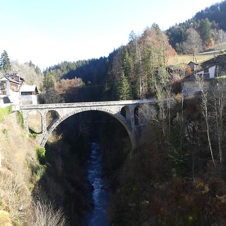 Auberge Des Eglantiers Flumet Buitenkant foto