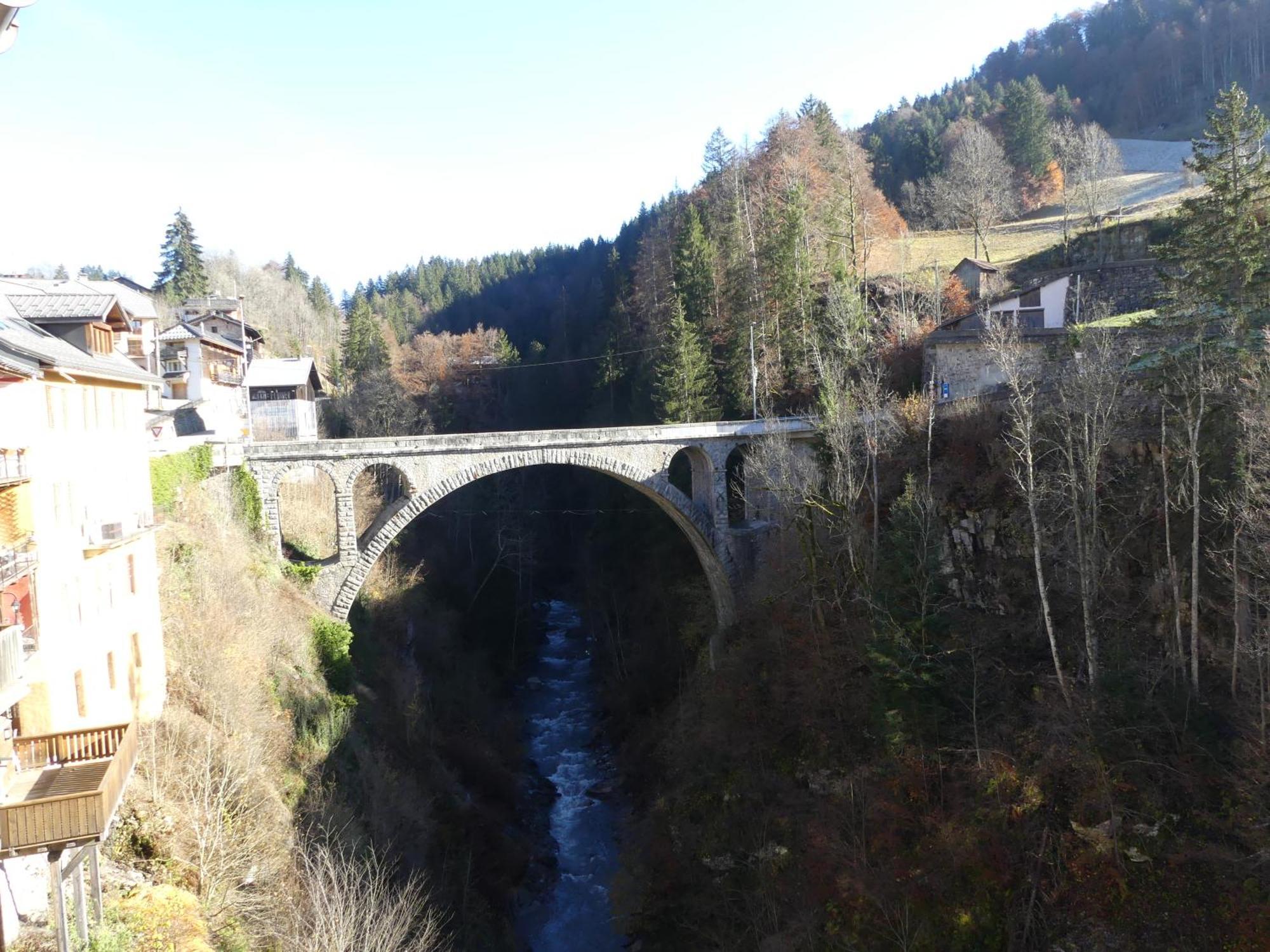 Auberge Des Eglantiers Flumet Buitenkant foto